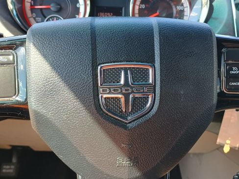 Used 2019 Dodge Grand Caravan SXT FWD image 12