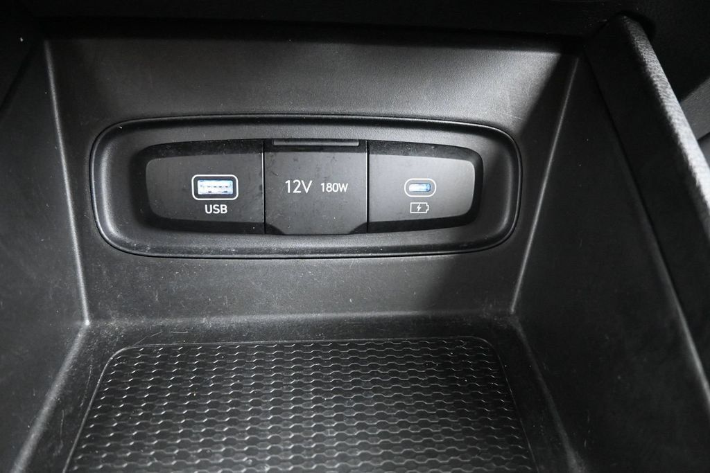 Used 2024 Hyundai Venue SEL FWD image 27