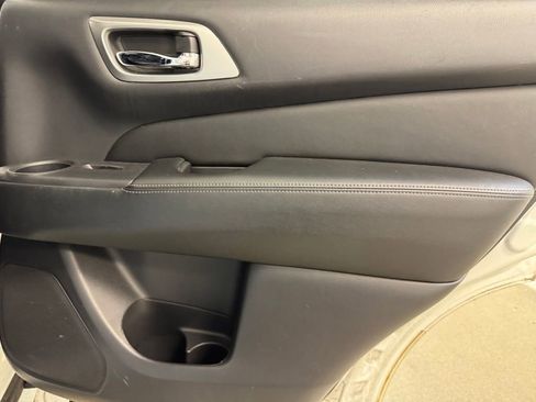 Used 2018 Nissan Pathfinder SL FWD image 27