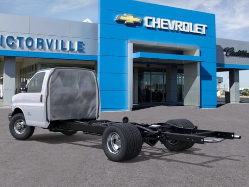 New 2025 Chevrolet Express 4500 w/ Power Convenience Package RWD image 3