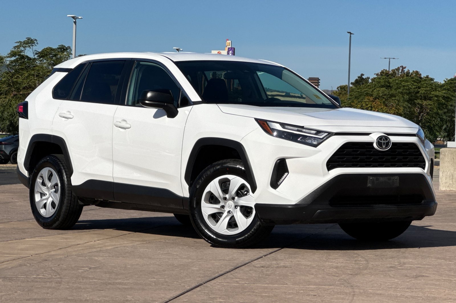 Used 2025 Toyota RAV4 LE AWD/4WD image 2
