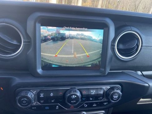 Used 2022 Jeep Wrangler Unlimited Sahara w/ Cold Weather Group AWD/4WD image 20