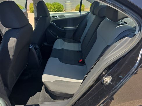 Used 2018 Volkswagen Jetta S w/ Cold Weather Package FWD image 17