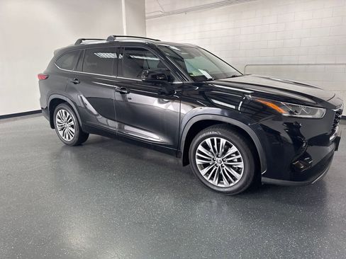 Used 2021 Toyota Highlander Platinum AWD/4WD image 2