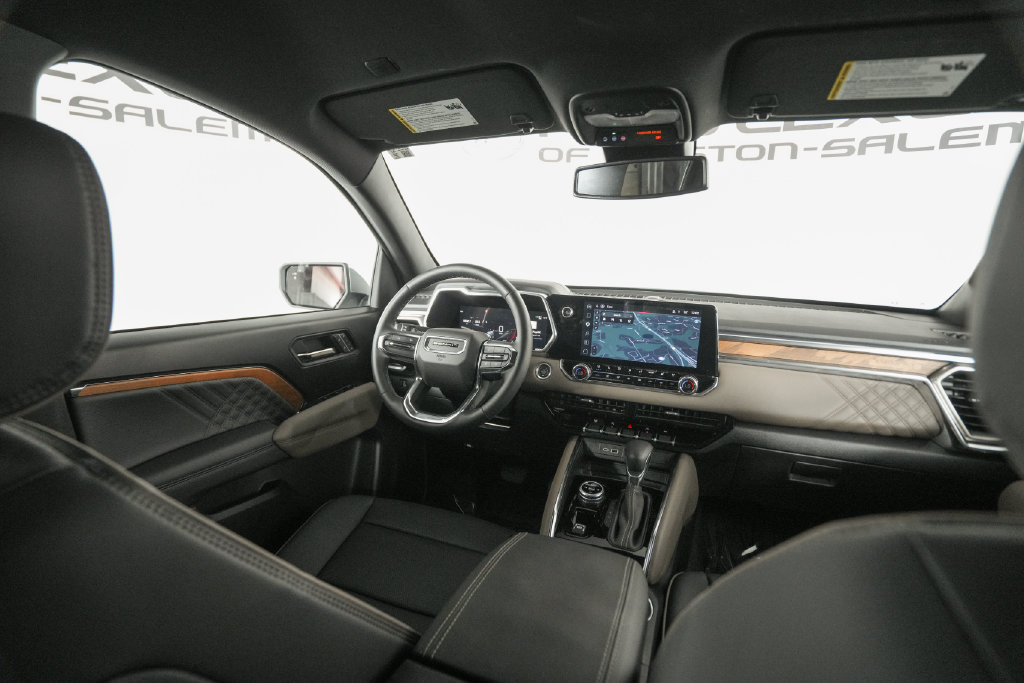 Used 2025 GMC Canyon Denali AWD/4WD image 17