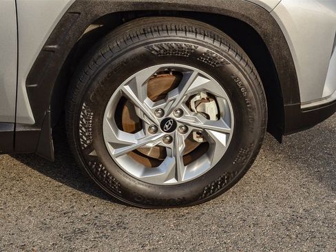 Certified 2023 Hyundai Tucson SE image 10