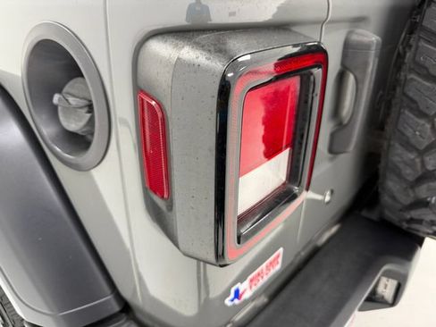 Used 2019 Jeep Wrangler Unlimited Sport S AWD/4WD image 36