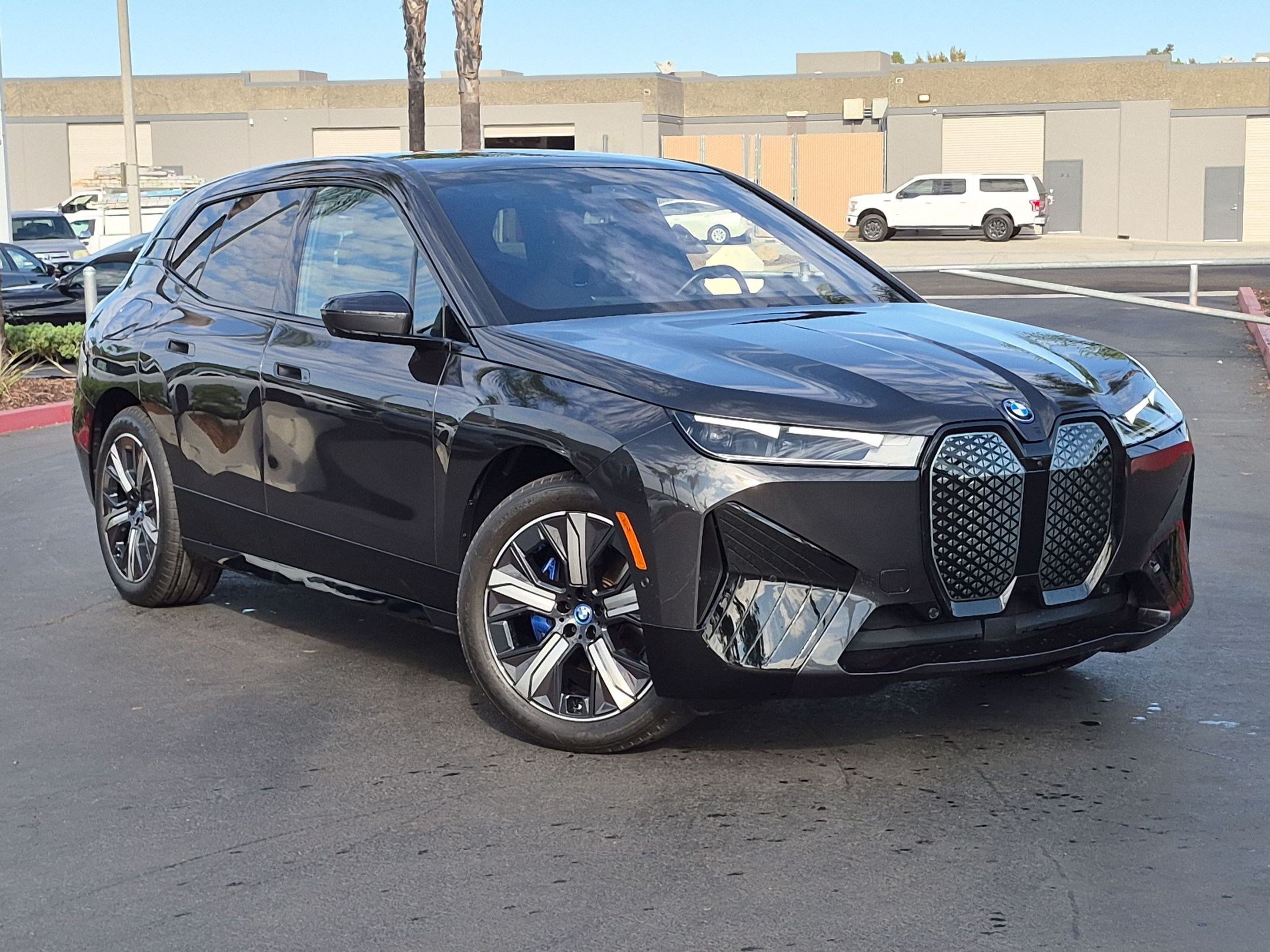 Used 2024 BMW iX xDrive50 w/ Premium Package AWD/4WD image 2