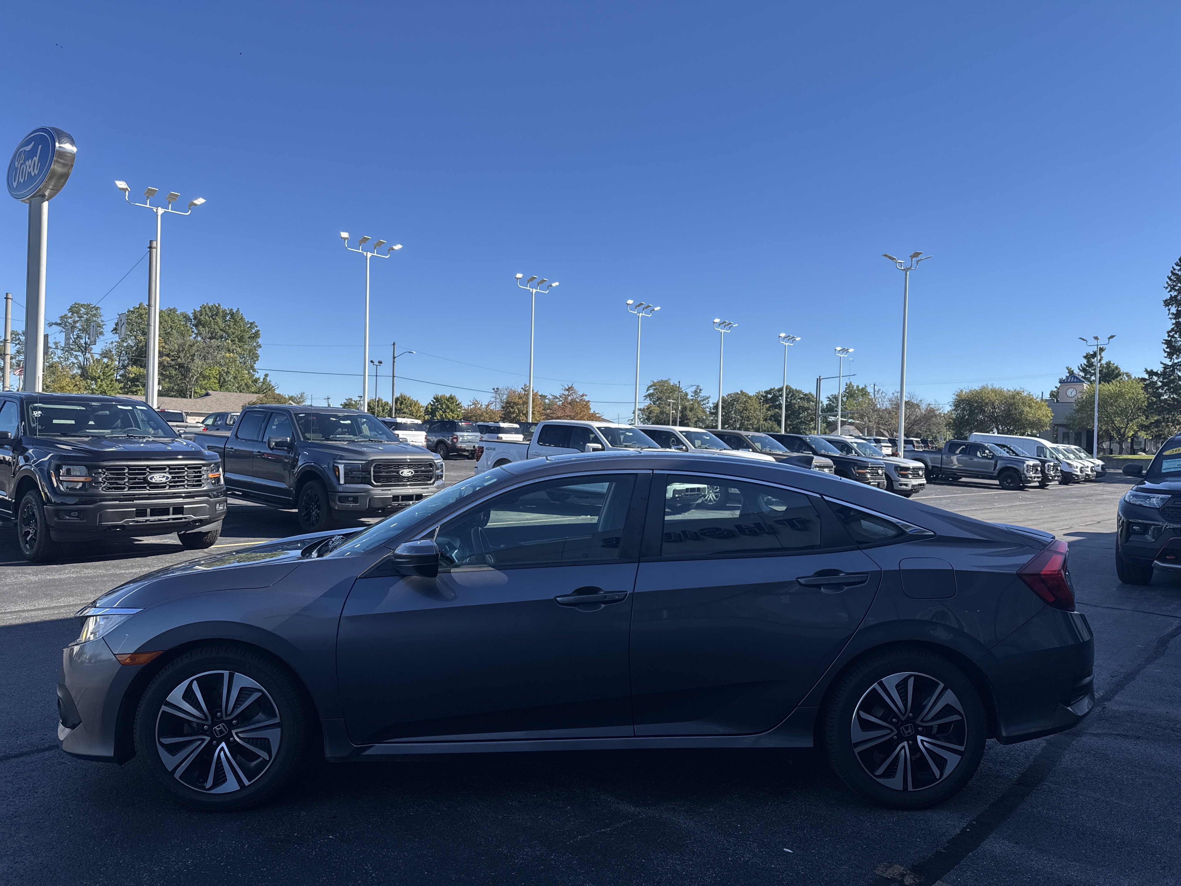 Used 2017 Honda Civic EX-T image 5