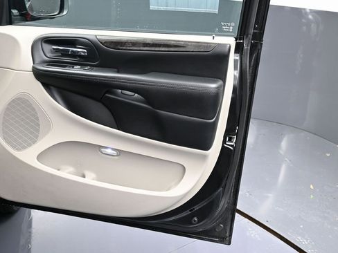 Used 2016 Dodge Grand Caravan SE w/ Quick Order Package 29E SE image 27