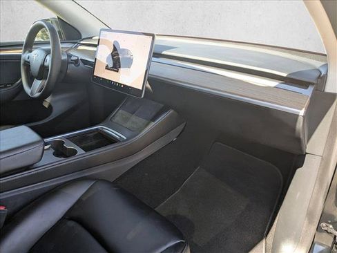 Used 2025 Tesla Model Y Long Range AWD/4WD image 22
