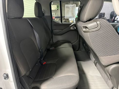 Used 2012 Nissan Frontier SV w/ Sport Appearance Pkg AWD/4WD image 10