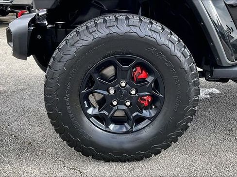 Used 2023 Jeep Gladiator Sport image 28