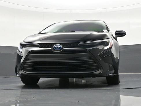 Used 2025 Toyota Corolla LE image 29