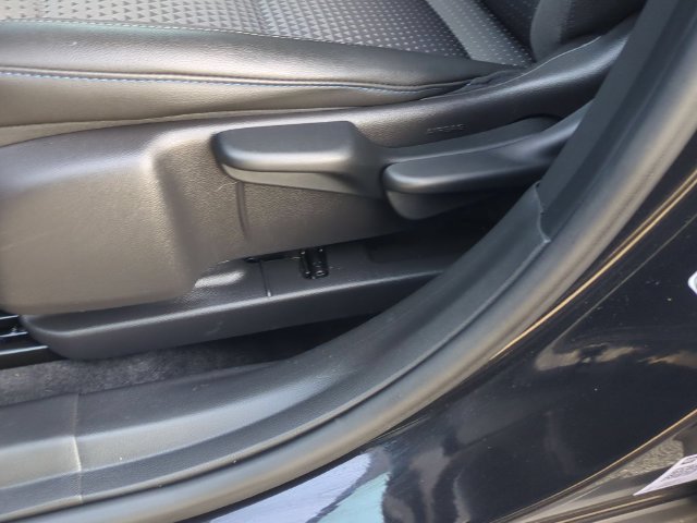 Used 2025 Chevrolet Trax LT FWD image 22