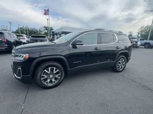 Used 2023 GMC Acadia SLE w/ Driver Convenience Package FWD image 4