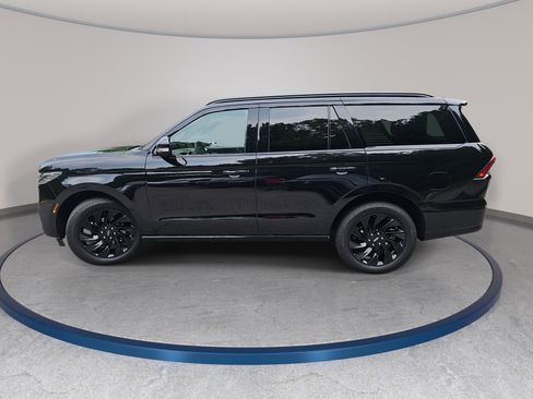 Used 2025 Lincoln Navigator Reserve w/ Jet Appearance Package AWD/4WD image 8