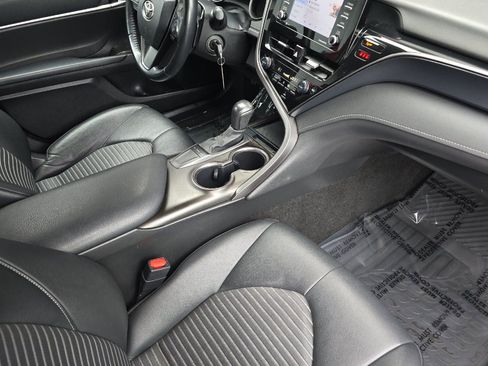 Used 2023 Toyota Camry SE image 12