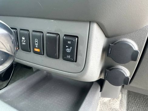 Used 2015 Nissan Frontier SV w/ SV Value Truck Package AWD/4WD image 17