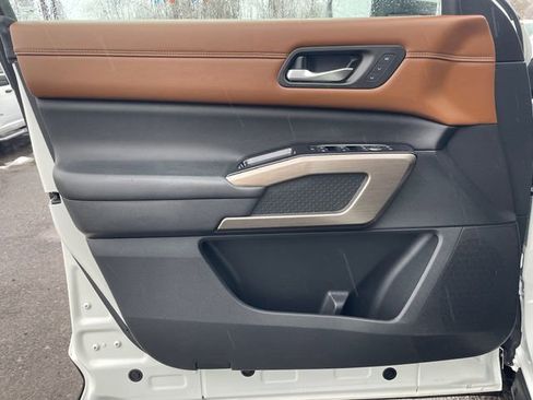 Used 2023 Nissan Pathfinder Platinum w/ Lighting Package (N92) image 32