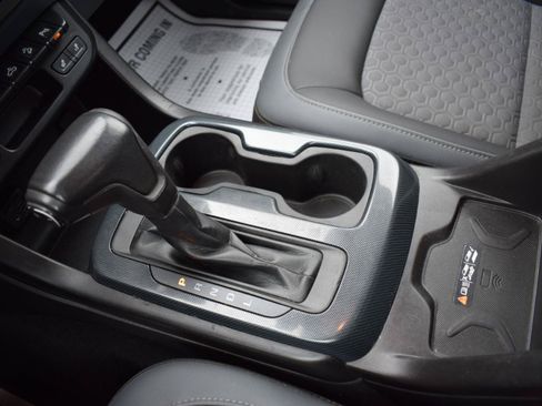 Used 2021 Chevrolet Colorado Z71 AWD/4WD image 32