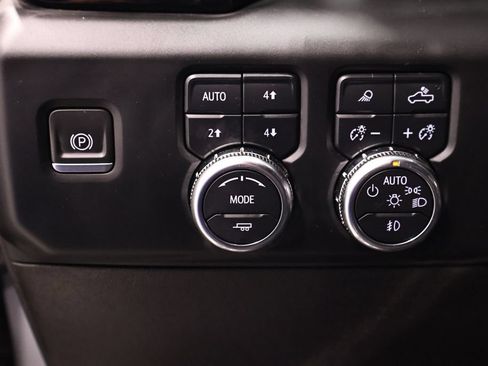Used 2024 GMC Sierra 1500 AT4 w/ Technology Package AWD/4WD image 28