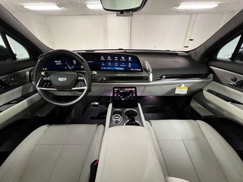 New 2026 Cadillac Vistiq Luxury w/ LPO, Floor Liner Package AWD/4WD image 17