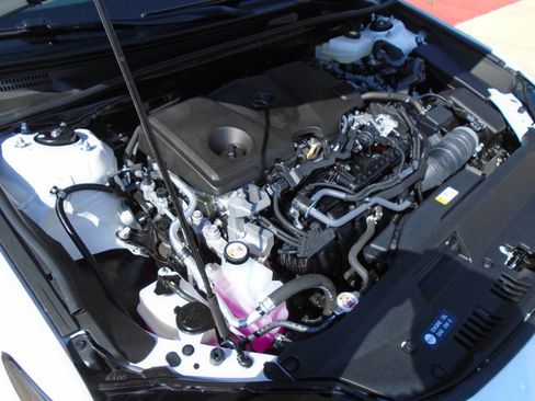 Used 2025 Toyota Camry LE image 18