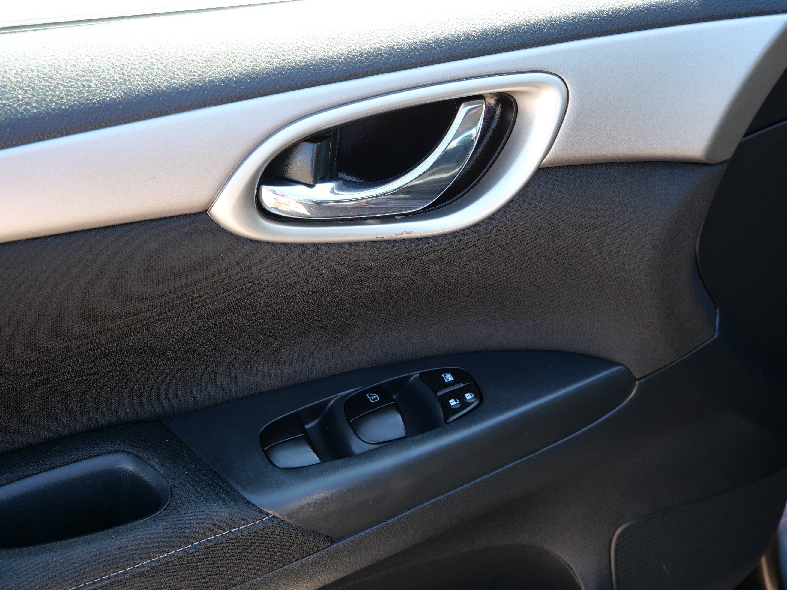 Used 2015 Nissan Sentra SV FWD image 20