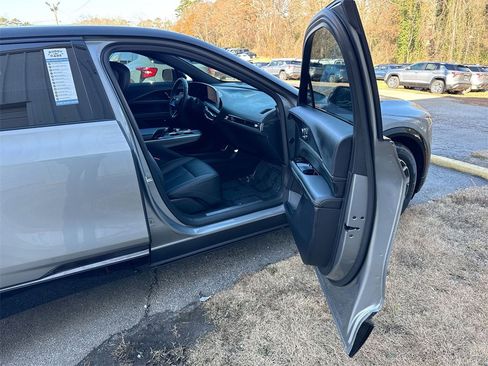 Used 2025 Cadillac Lyriq Sport image 31