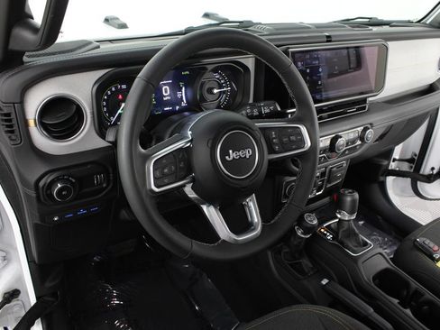 Used 2025 Jeep Wrangler Unlimited Sahara AWD/4WD image 8