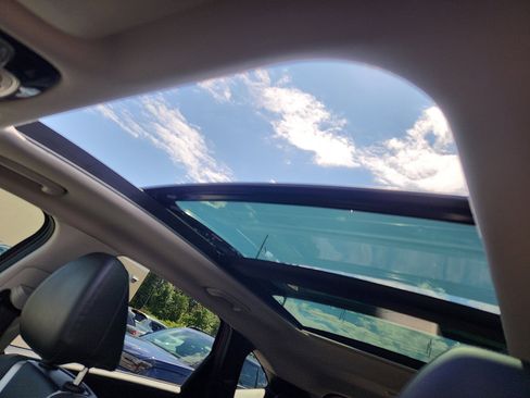 Certified 2022 Hyundai Tucson Limited w/ Winter Package image 18