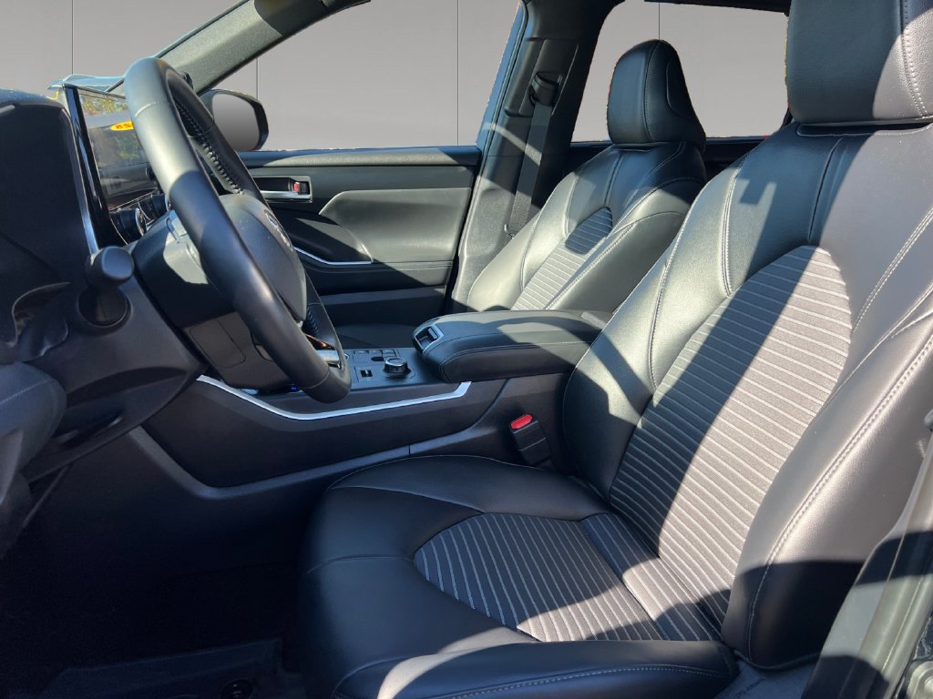 Used 2026 Toyota Highlander XSE AWD/4WD image 11