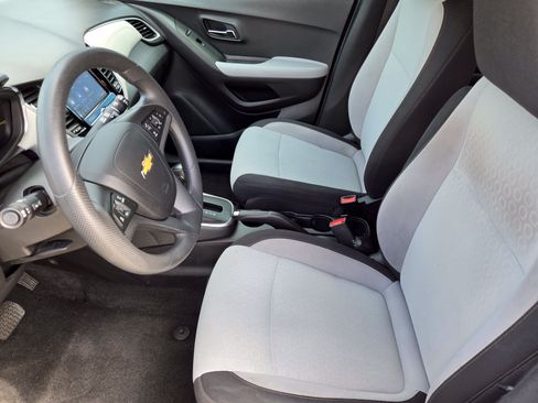 Used 2022 Chevrolet Trax LS w/ Tint and Cruise Package FWD image 13