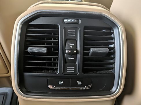 Used 2022 Porsche Macan image 14