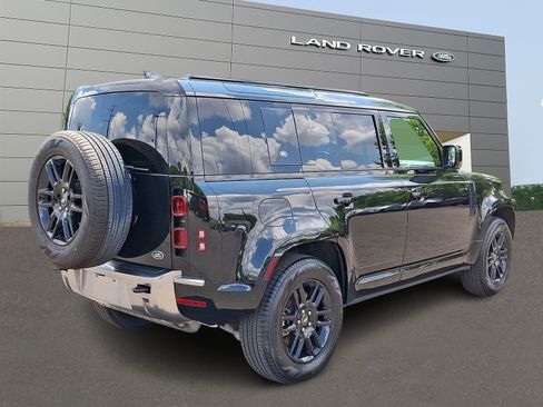 Used 2023 Land Rover Defender 110 SE AWD/4WD image 2