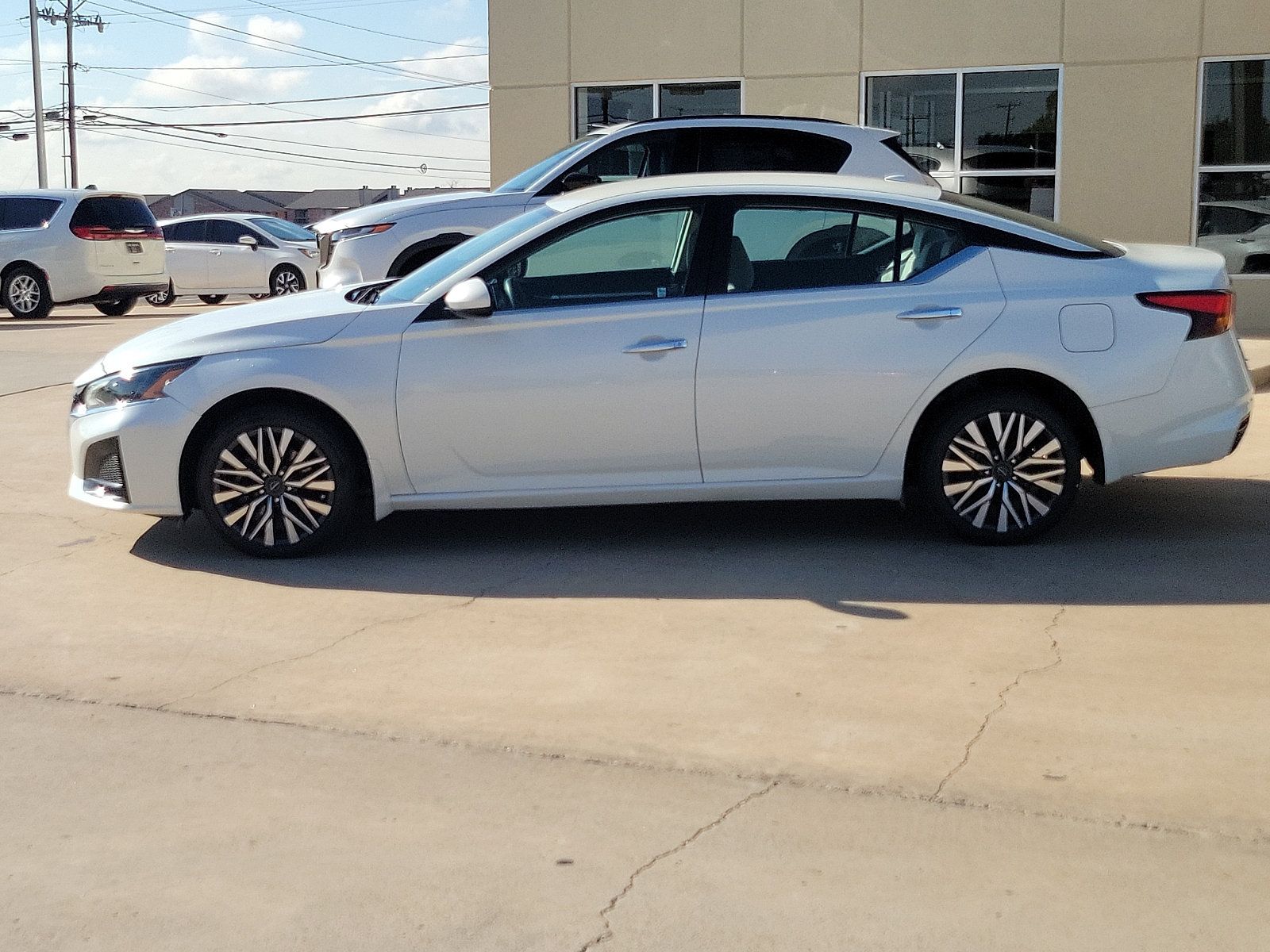 Used 2023 Nissan Altima 2.5 SV AWD/4WD image 4
