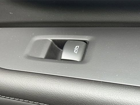 Used 2023 GMC Yukon XL SLE w/ Gmc Pro Safety Plus Package image 23