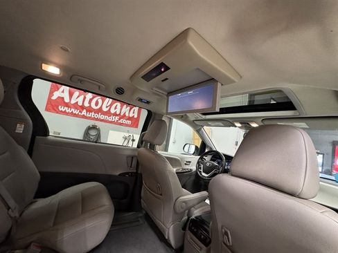 Used 2020 Toyota Sienna XLE Premium FWD image 13