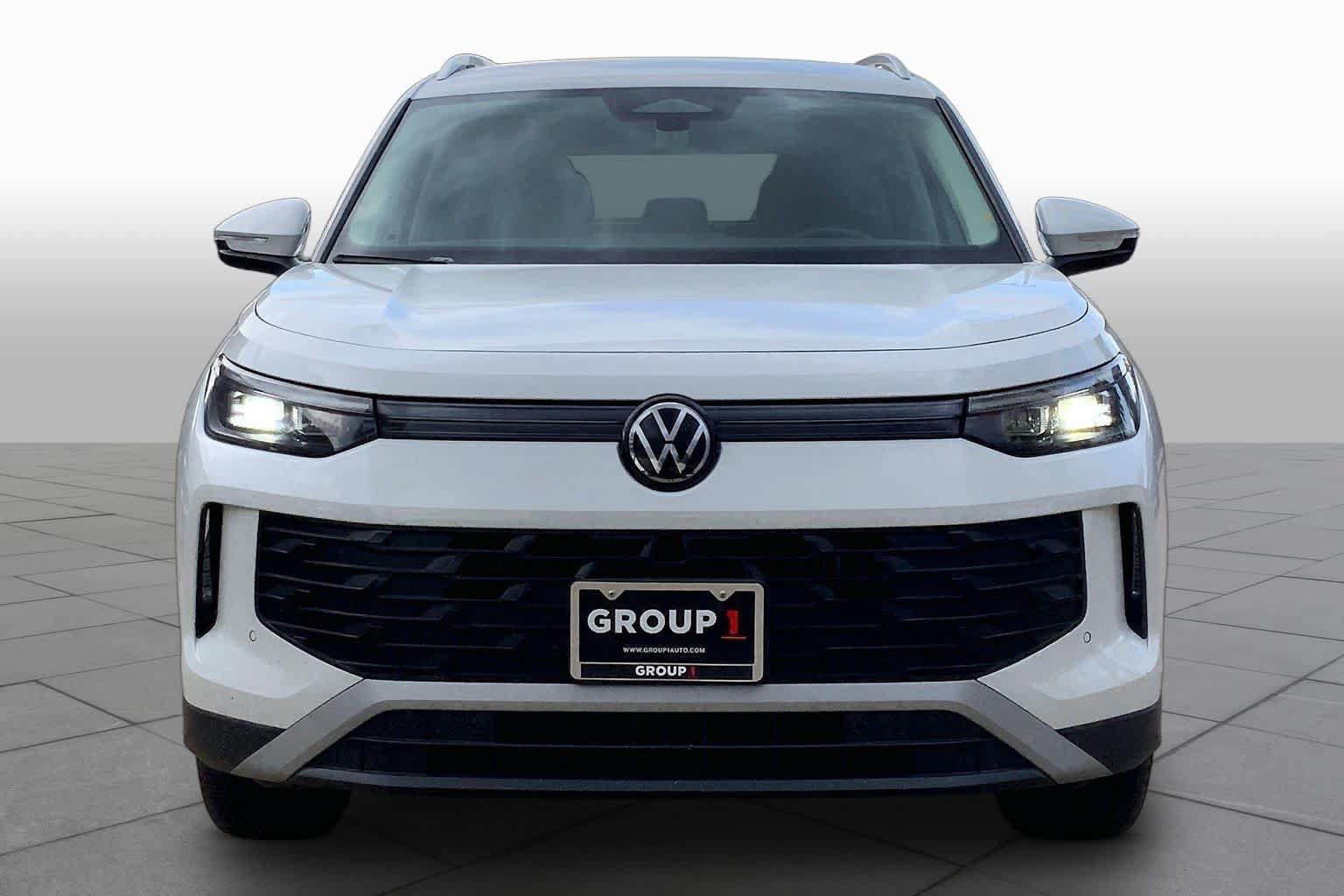 Used 2026 Volkswagen Tiguan SE AWD/4WD image 4