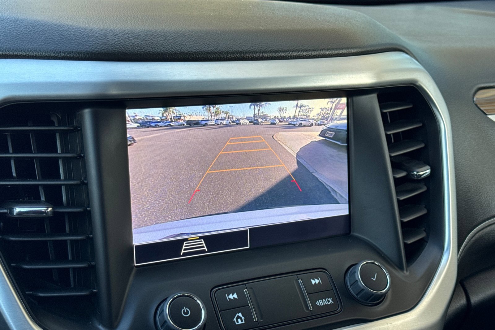 Certified 2023 GMC Acadia SLE w/ LPO, Cargo Package FWD image 21