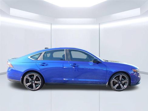 Used 2024 Honda Accord Sport image 2