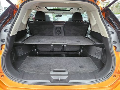 Used 2019 Nissan Rogue SV w/ Sun & Sound Touring Package image 21