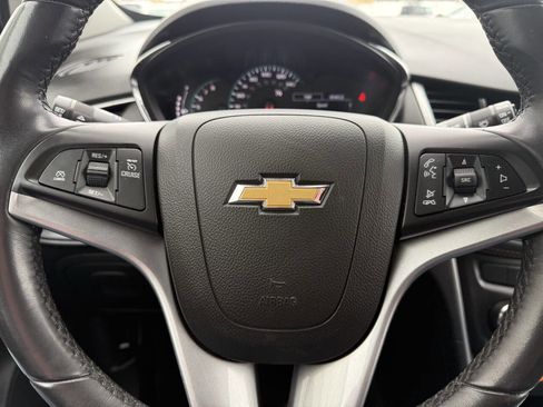 Used 2021 Chevrolet Trax LT w/ LT Convenience Package image 20