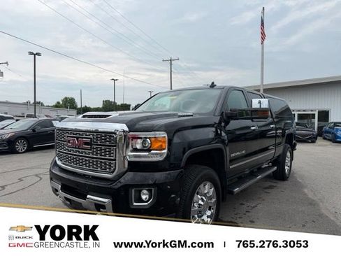 Used 2018 GMC Sierra 2500 Denali w/ Duramax Plus Package AWD/4WD image 1