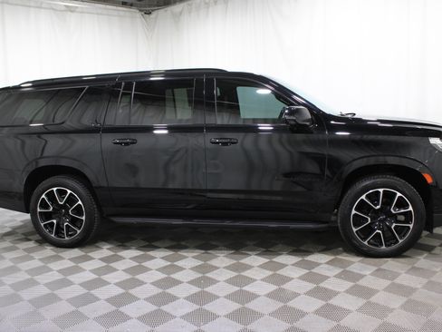 Used 2022 Chevrolet Suburban RST w/ Luxury Package image 33