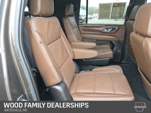 Used 2021 Chevrolet Suburban High Country w/ Premium Package image 31