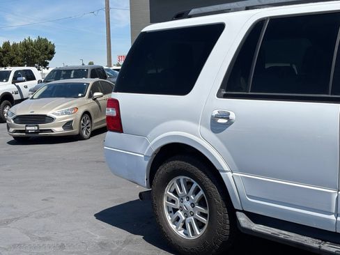Used 2011 Ford Expedition XLT w/ Leather Seating Pkg AWD/4WD image 3