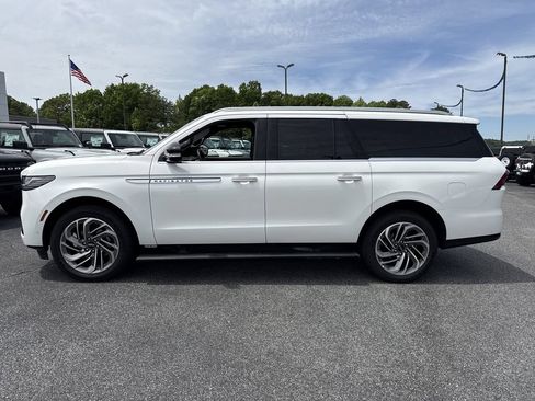 Used 2025 Lincoln Navigator L Reserve AWD/4WD image 4