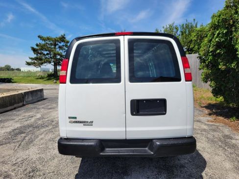 Used 2011 Chevrolet Express 3500 Extended RWD image 19